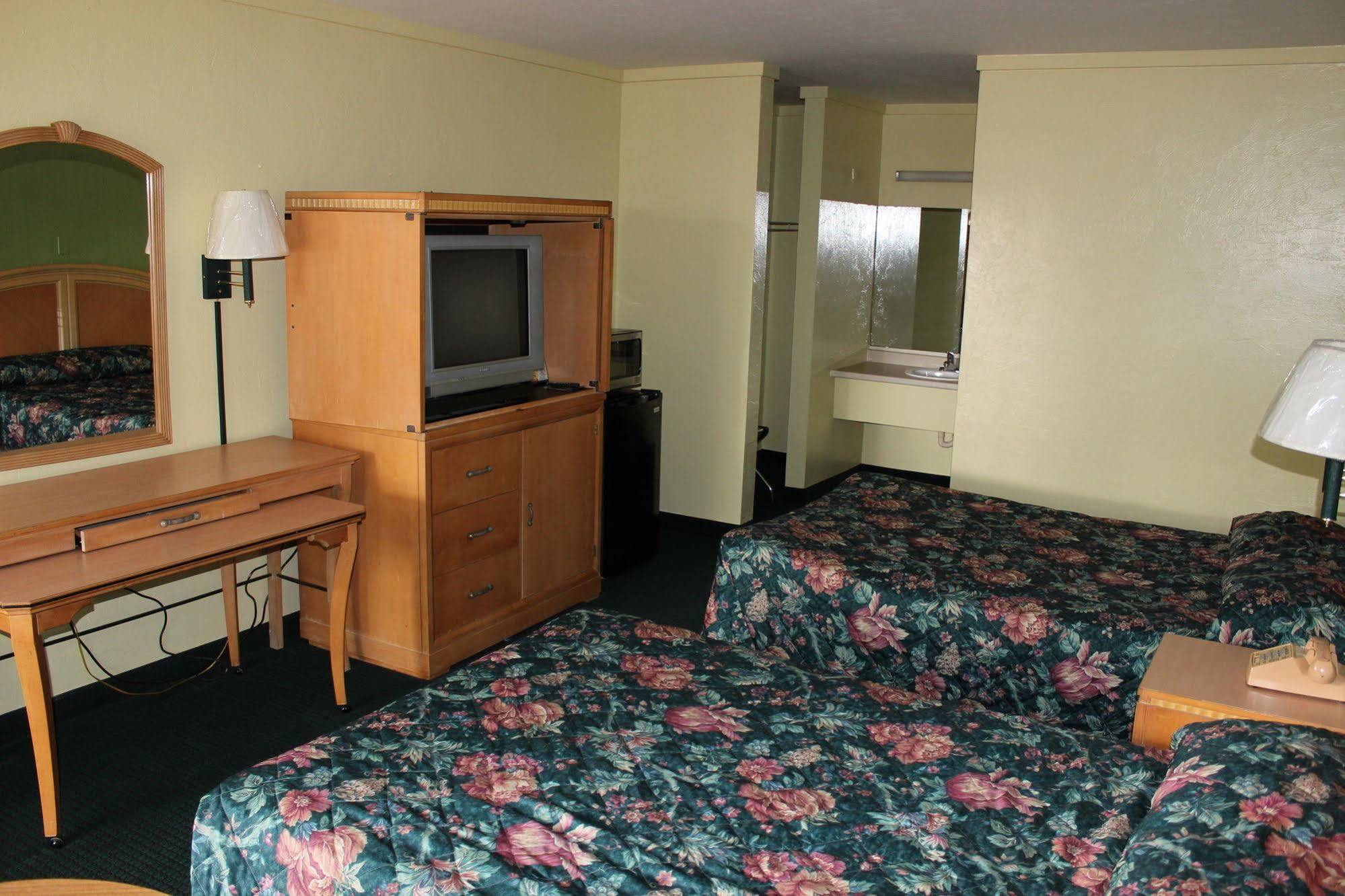 Travelers Inn Gainesville Dış mekan fotoğraf